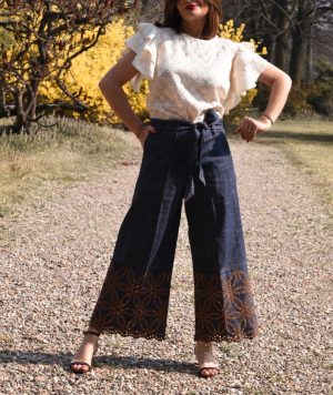 pantalone cropped in jeans ricamato 3